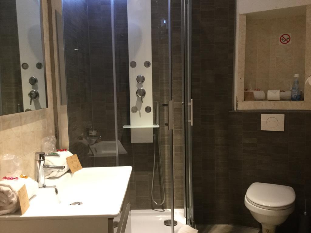 Hotel Restaurant Le 8 Mandelieu Eksteriør bilde