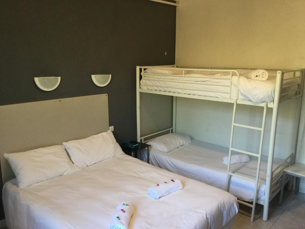 Hotel Restaurant Le 8 Mandelieu Eksteriør bilde